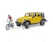 Jeep Wrangler Rubicon Unlimited s cyklistou a horským kolem BRUDER